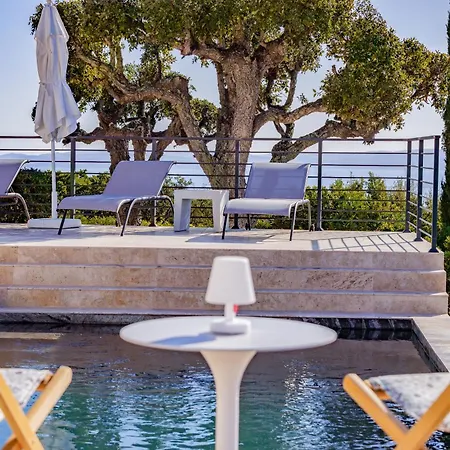 Magnifique Piscine Chauffee, Climatisee, Vue Sur