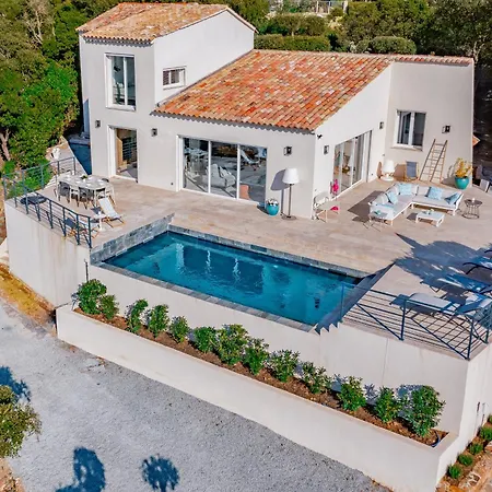 Magnifique Piscine Chauffee, Climatisee, Vue Sur *