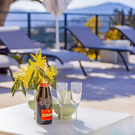 Villa Magnifique Piscine Chauffee, Climatisee, Vue Sur