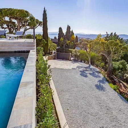 Magnifique Piscine Chauffee, Climatisee, Vue Sur