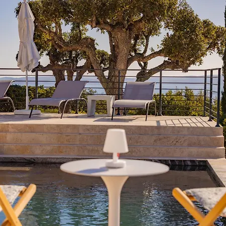 Magnifique Piscine Chauffee, Climatisee, Vue Sur *