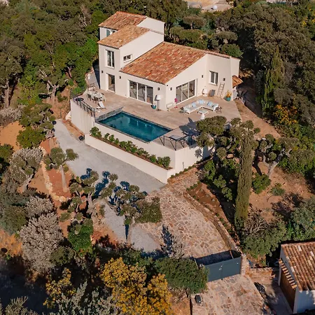 Magnifique Piscine Chauffee, Climatisee, Vue Sur Villa *